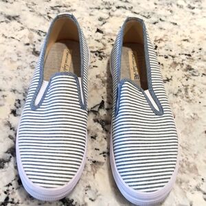 Women American Eagle shoe